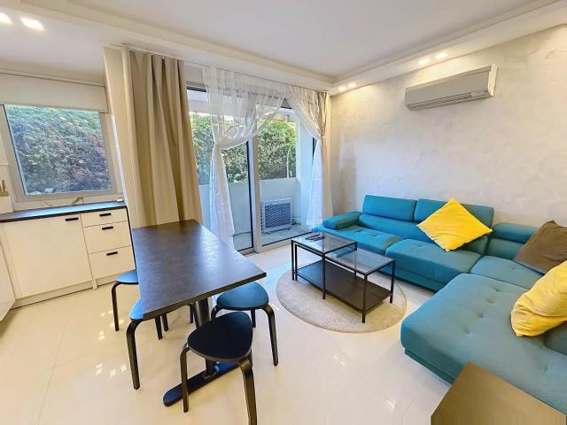 MENTON 3P RENOVE PROCHE COMMERCE