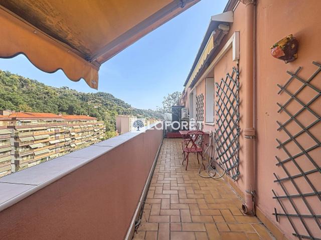 MENTON 3/4 PIECES DERNIER ETAGE