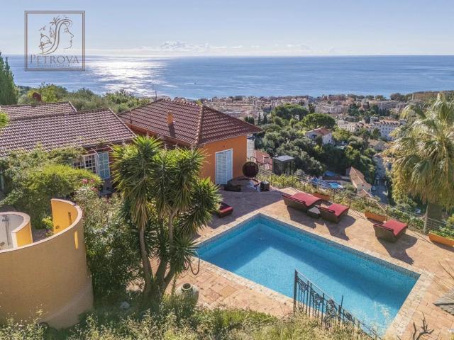 Menton, Côte d'Azur: Propriété exclusive avec piscine & Vue. 335m² Menton