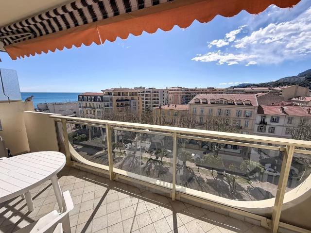 Menton Centre Etage Elevé Beau Studio avec Terrasse 34m² Menton