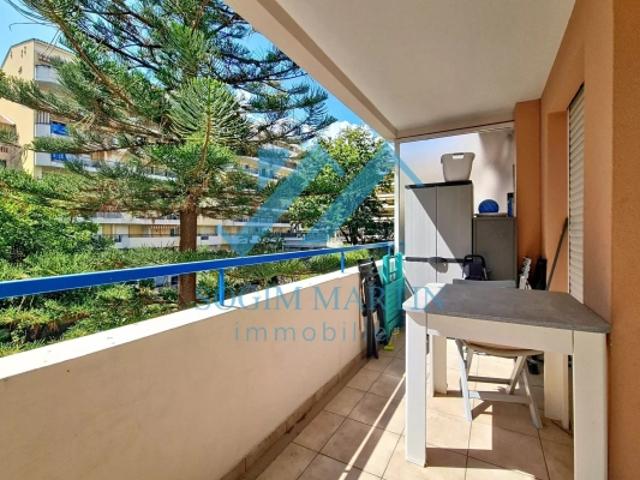 Menton centre, 2 Pièces avec terrasse en bordure de mer