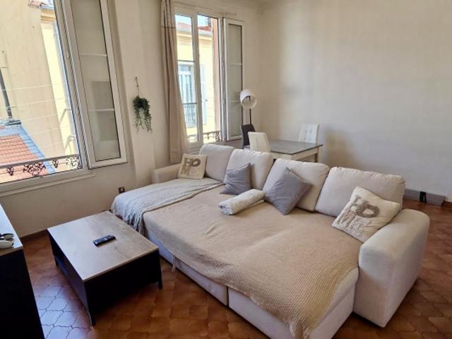Menton Centre 3 pièces avec balcon, faibles charges et bea