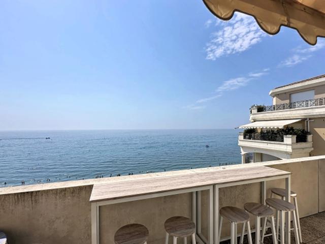 Menton Centre 3 pièces terrasse 80m2 vue mer, terrasse de 67