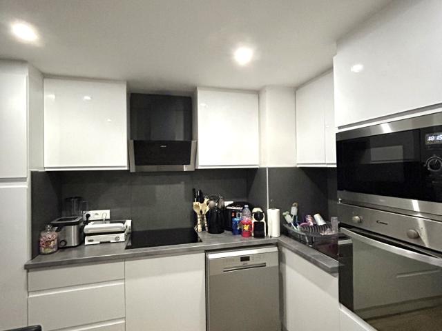 MENTON: APPARTEMENT 3 PIÈCES TRAVERSANT RARE