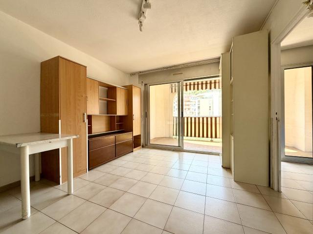 MENTON BORRIGO VASTE STUDIO AVEC TERRASSE