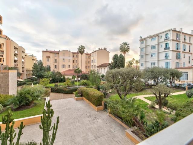 Menton beau studio centre ville