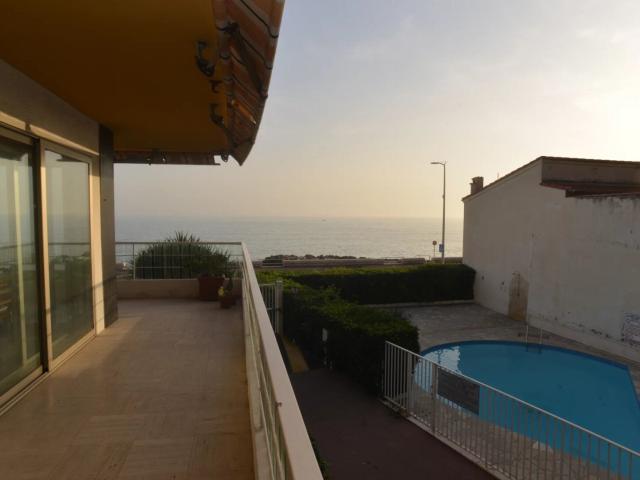 Menton Garavan, bord de mer avec terrasse, piscine, possibilité