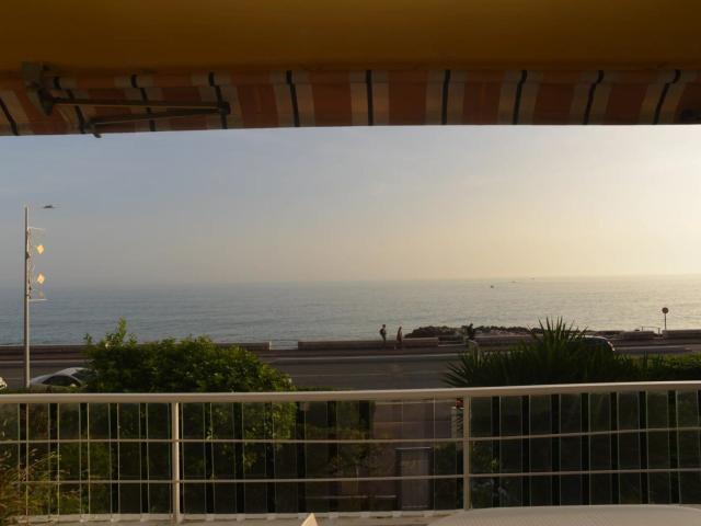 Menton Garavan, bord de mer avec terrasse, piscine, possibilité