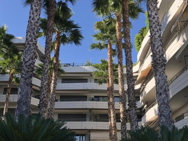 MENTON / GARAVAN DANS UNE RÉSIDENCE DE STANDING AVEC LOGGIA