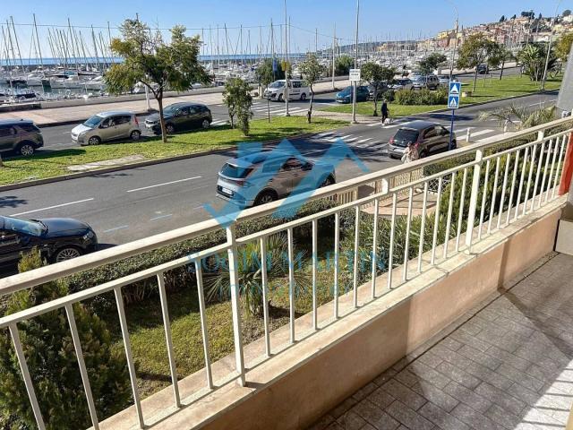 Menton Garavan front de mer et face au port 3 Pièces