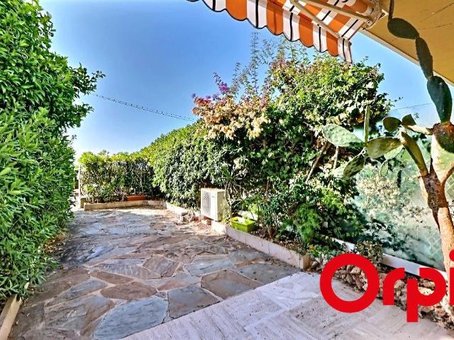 MENTON, GARAVAN: STUDIO VIDE DE 18.69 M2 AVEC GRANDE TERRASSE/JARDIN DE 6.84 M2 ET VUE MER