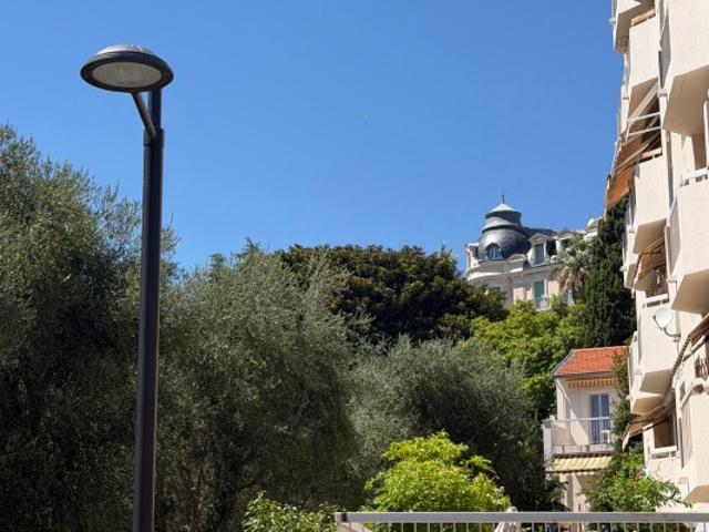 Menton limite RCM, joli studio entièrement rénové à 300m des