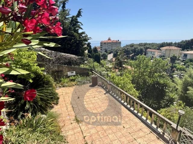 MENTON Secteur Garavan 4 pièces de 159,06 m² avec aperçu mer