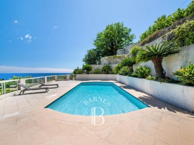 MENTON SUPERBE VILLA AVEC VUE MER ET MONTAGNE CALME ABSOLU