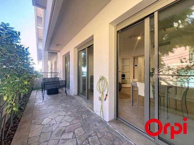 MENTON, QUARTIER GARAVAN: 2 PIÈCES VUE MER DE 37 M2 AVEC TERRASSE, CAVE ET PARKING PRIVE