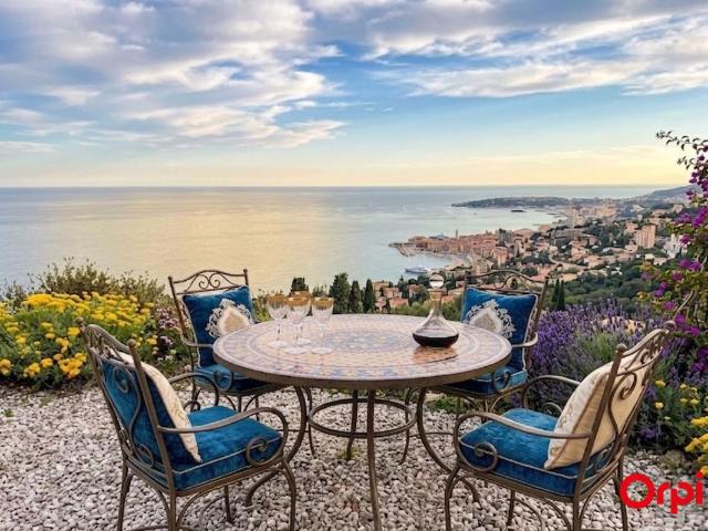 Menton, Quartier Garavan: Appartement 4 pièces de 75m2, Vue mer exceptionnelle !
