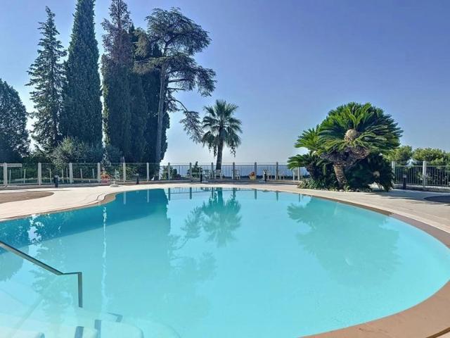 MENTON, QUARTIER GARAVAN: STUDIO DE 36 M2 AVEC COIN NUIT, TERRASSE ET VUE MER