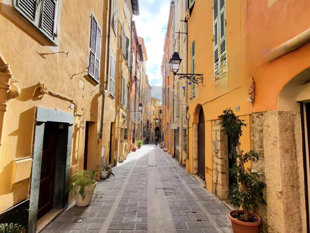 Menton Vieille Ville Proche Sciences Po 1/2 P de 48 m² 48m² Menton