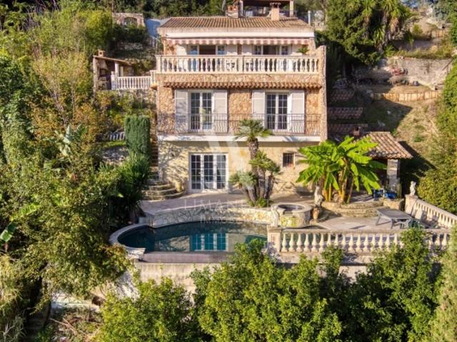 Menton Villa 142 m2 Terrain 800 m2 Piscine à débordement