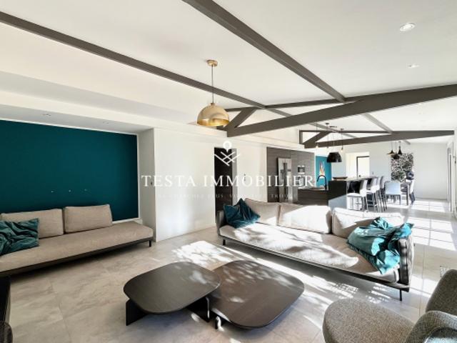 MENTON VILLA CONTEMPORAINE 185 M2 GARAGE ET PARKINGS