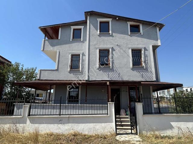 Menyap'tan Cadde Cepheli 4+1 Bahçeli Müstakil Villa