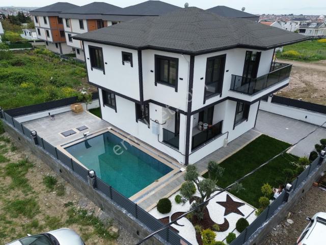 Menyap'tan Yeniçiftlikte 316 M2 Arsa İçinde Havuzlu 4+1 Villa
