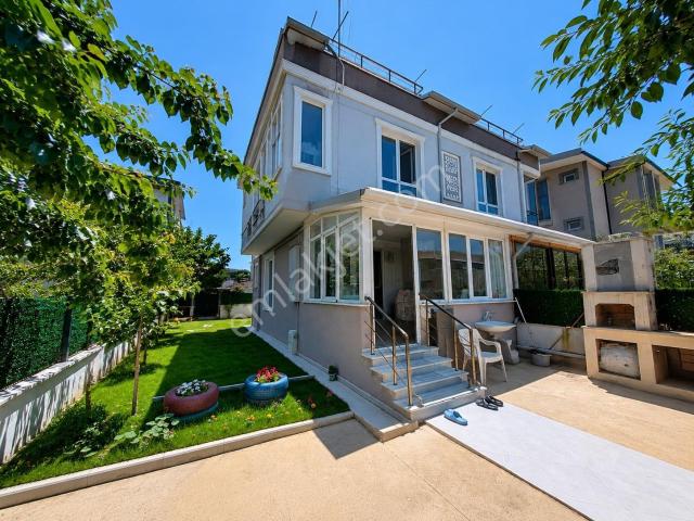 Menyap'tan Yeniçiftlik'te 3+1 Satılık Bahçeli Yazlık Villa