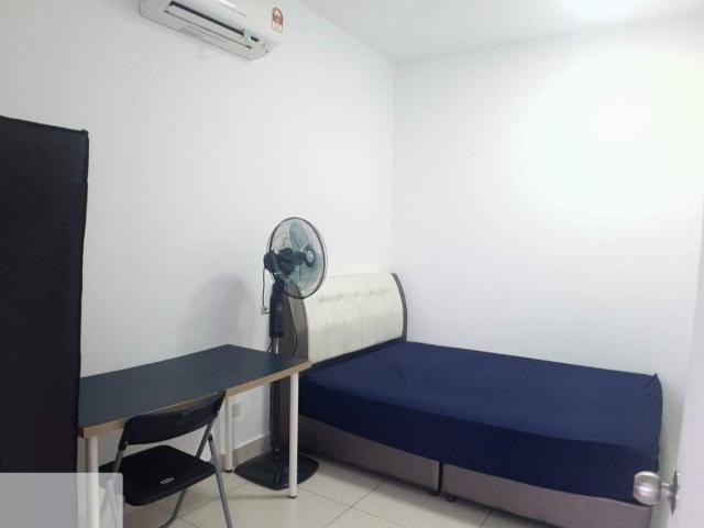 Men middle room 10min Putrajaya, MRT2,giant walking distance