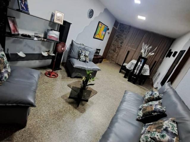 MENCA DE LEONI apartamento