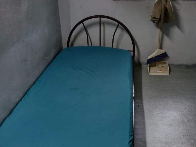 MENCARI PENYEWA BILIK MEDIUM DI PANGSAPURI SRI MERANTI,BANDAR SRI DAMANSARA