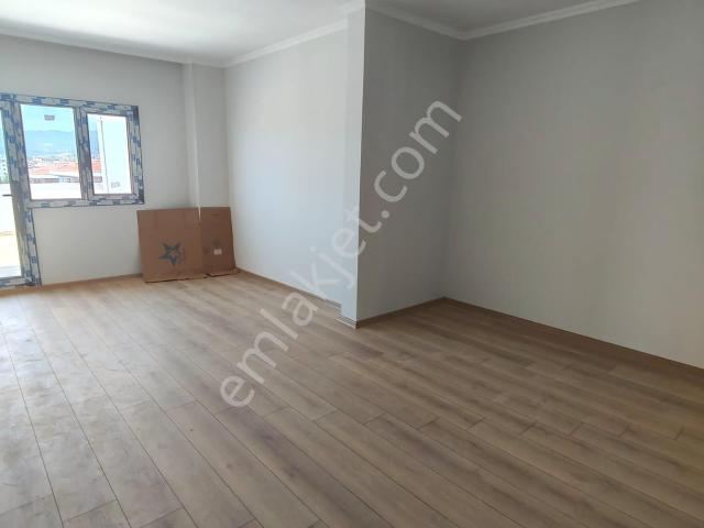 Menderes Turyap'tan Atatürk Cd Üzeri 4+1 Kiralık Çatı Dublexi