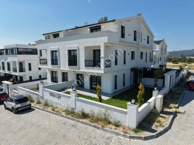 Menderes Barbaros Mahallesinde Satılık Müstakil Bahçeli Villa