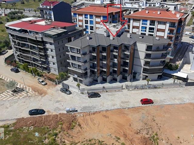Menderes Barbaros'ta Sıfır Binada 1+1 Çift Balkonlu Yerden Isıtmalı Kapalı Otoparklı Kiralık Daire