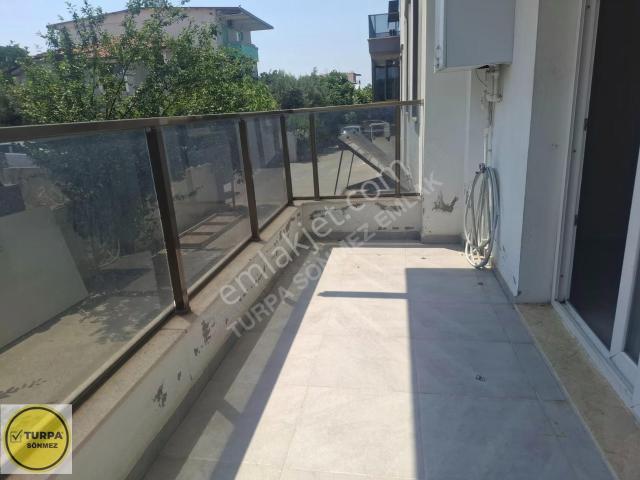 Menderes Cüneytbey'de Satılık 2+1 Daire 75m², Bahçe Manzaralı