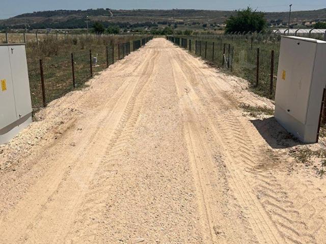 MENDERES DEVELİDE İZBAN DİBİNDE 220 m2 ELEKTRİK SUYU OLAN TARLA BAHÇE