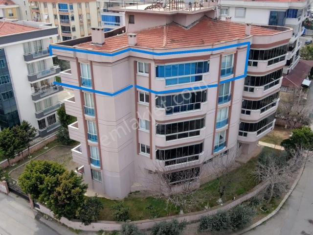 Menderes Merkezde Anayol Üzeri Üç Cepheli Ferah 3+1 Satılık Daire