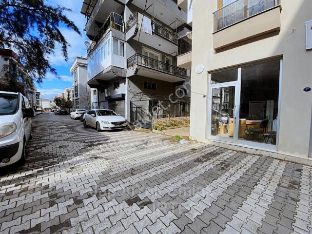 Menderes Merkezde Migros Yakını Yeni Binada Kiralık Dükkan