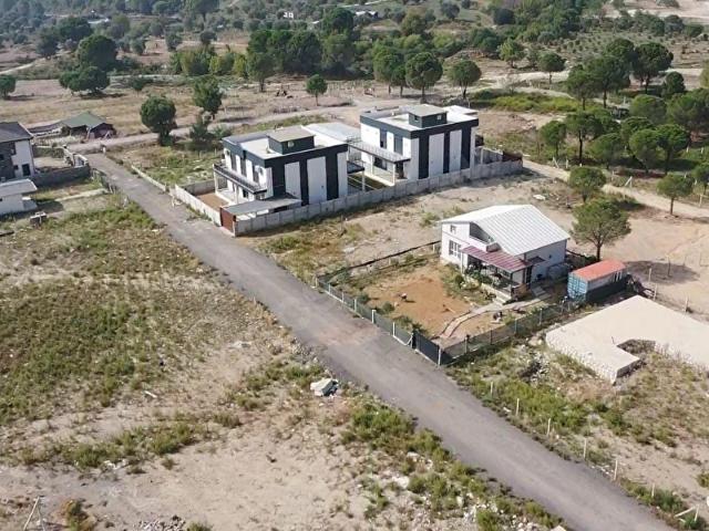 MENDERES MERKEZE 5.KM MESAFEDE SATILIK 300M2 BAHÇE