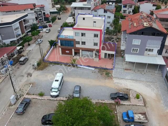 Menderes Merkezi Konumda Komple Kirallık Bina