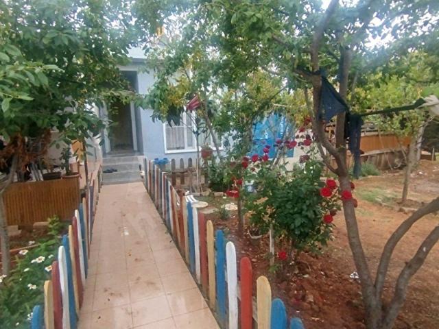 Menderes oğlan anasinda satılık bağ evi