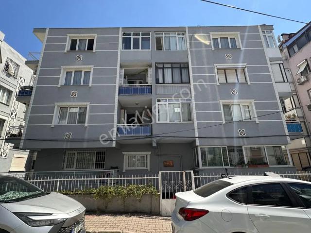 Mendereste Buca Belediyesine Yakın Güzel Lokasyonda 3+1