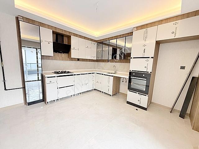 Menderes'te Cadde Üzeri 4+1 G.odalı Ultra Lüks Daire
