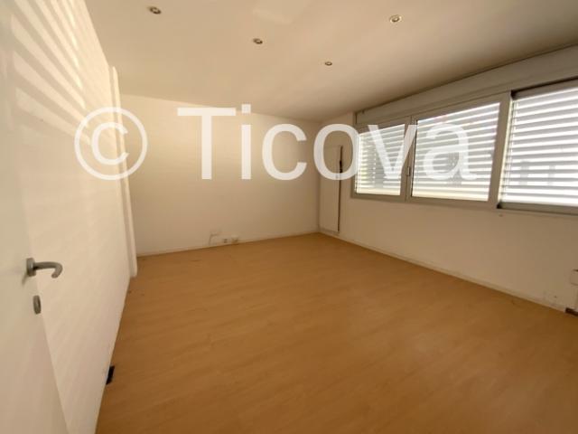 Mendrisio 10 Minuten von den Bräuchen von Chiasso entfernt Büros /Showroom/Gewerbeflächen