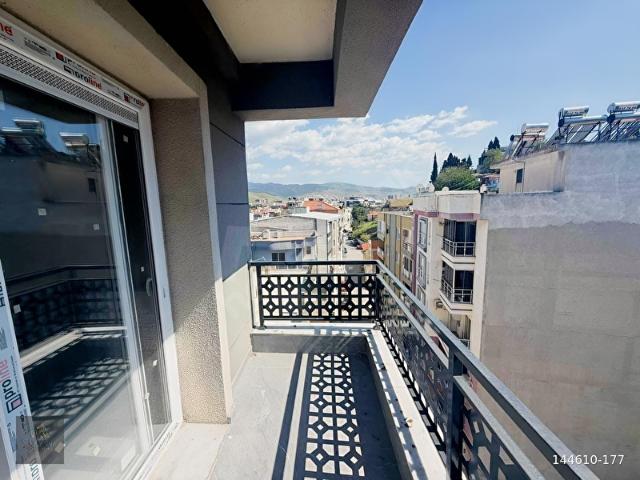 MENEMEN MERKEZ'DE 1+1 60 M2 ARAKAT SIFIR DAİRE