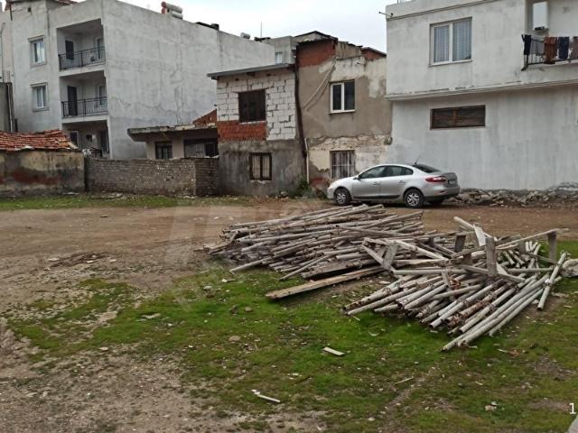 MENEMEN DEVLET HASTANESİNE AŞŞAĞISINDA SATILIK İMARLI ARSA
