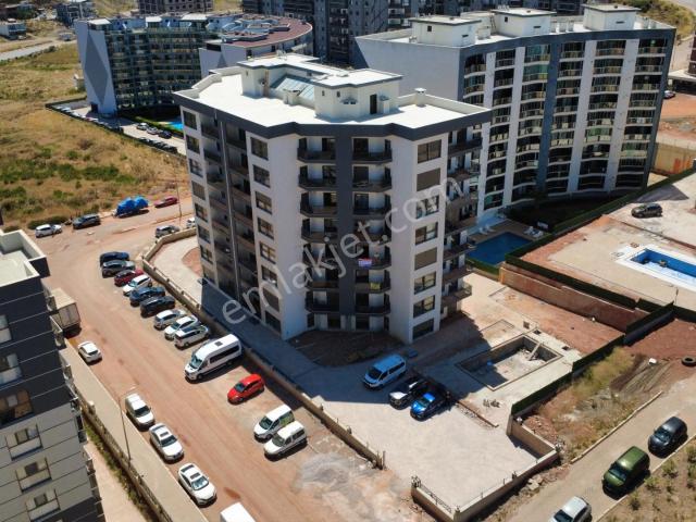 Menemen Gazi Mah.'de Havuzlu 3+1 Ebeveyn Banyolu Satılık Daire