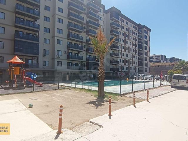 Menemen Gazi Mahallesinde Havuzlu Site İçinde Satılık Lüks Daire