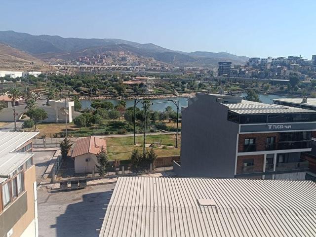 MENEMEN İSMET İNÖNÜ GÖLPARK YANI 2+1 ARA KAT SATILIK SIFIR DAİRE