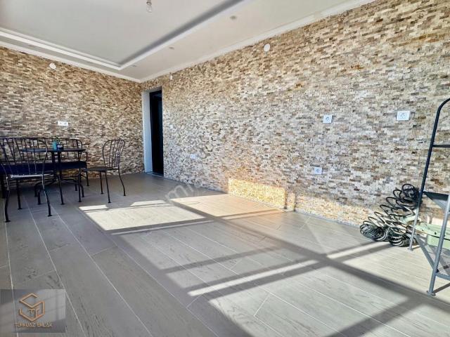 Menemen Uğur Mumcu Da Satılık 3+1 Teraslı 200 M² Daire