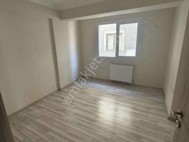 Menemen Uğurmumcuda Merkezi Konumda 2 + 1 Ara Kat Kiralık Daire